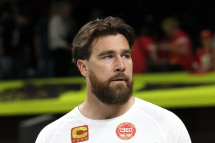 Travis Kelce ha schiaffeggiato durante il gioco Chiefs