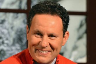 Fox News "Brian Kilmeade si scusa per la dichiarazione" insensibile "che suggerisce che la popolazione senza uso dovrebbe essere uccisa dall'iniezione letale