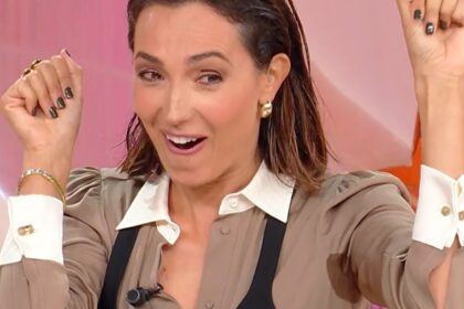 "Alza le braccia": Martina Colombari mette in imbarazzo Caterina Balivo in tv, guarda - Gossip.it
