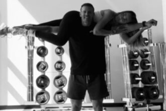 Tra Ilary Blasi e il fidanzato tedesco Bastian Muller complicità al massimo: amore e risate in palestra, provano una coreografia insieme - Gossip.it