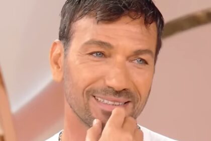 Costantino Vitagliano si è sottoposto a ritocchini e chirurgia estetica? Le sue parole in tv - Gossip.it