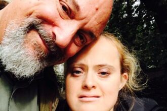 ''Ho pagato conseguenze delle droghe, ho smesso quando è nata mia figlia con Sindrome di Down'': Eugenio Finardi spiega perché smise con gli stupefacenti dopo l'arrivo di Elettra - Gossip.it