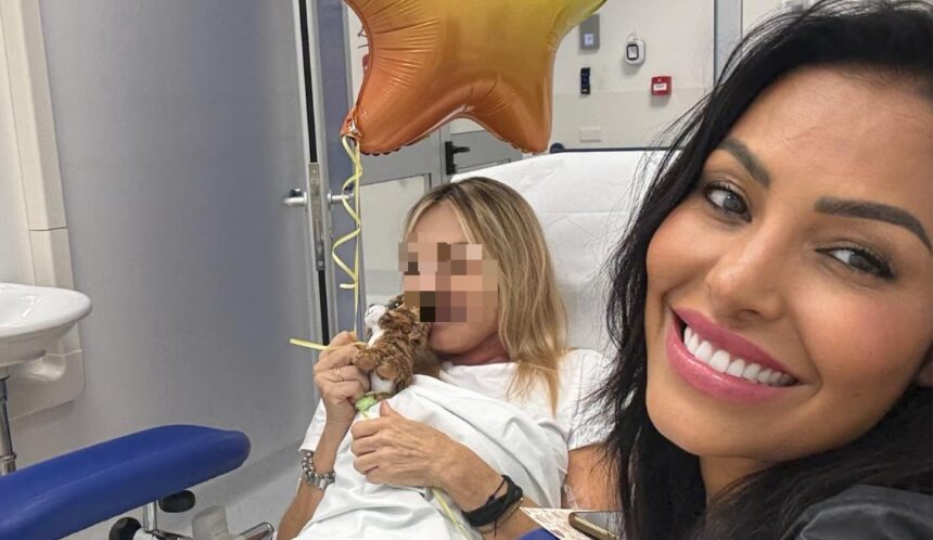 Carolina Marconi sorprende l'amica malata in ospedale mentre fa l'ultima chemioterapia: dopo il suo tumore non dimentica chi lotta, guarda - Gossip.it