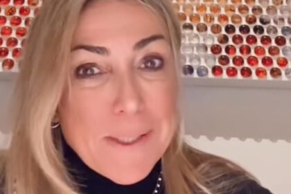 ''Si sono sprecate illazioni su di me, non sono mai stata raccomandata'': Francesca Senette parla dopo la morte di Emilio Fede e rivela di cosa si occupa oggi - Gossip.it