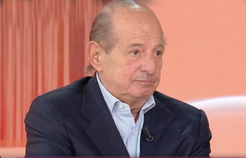 ''Pippo aveva detto di non passargli Katia'': Magalli si schiera nel botta e risposta tra la Ricciarelli e la segretaria di Baudo, rivela dettagli inediti - Gossip.it