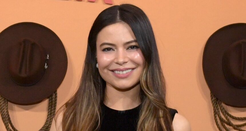 Miranda Cosgrove condivide un nuovo eccitante aggiornamento sul film "Icarly", rivela quando inizia le riprese