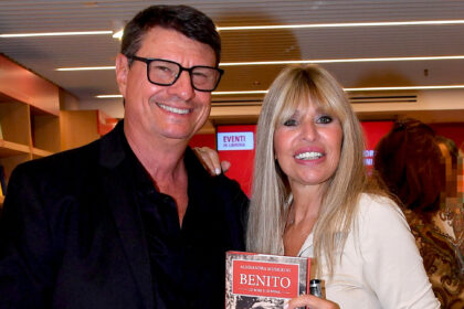 Alessandra Mussolini torna sorridente in pubblico col marito Mauro anni dopo lo scandalo che lo coinvolse: foto - Gossip.it