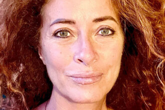 ''E’ stata durissima'': Valentina Persia torna a parlare del compagno morto a 42 anni e della vita da mamma single - Gossip.it