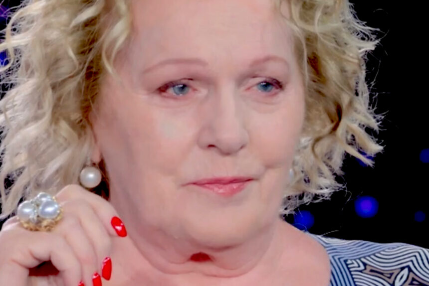 ''A Magalli darei una sberla'': Katia Ricciarelli in lacrime in tv contro il conduttore, poi rivela dell’investigatore privato - Gossip.it