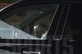 Adrian Peterson addormentato al volante di un'auto in corsa prima dell'arresto