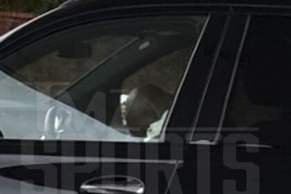 Adrian Peterson addormentato al volante di un'auto in corsa prima dell'arresto