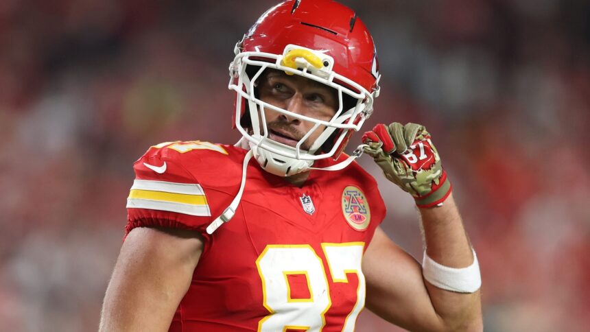 Travis Kelce onora Taylor Swift dopo lo storico centesimo touchdown