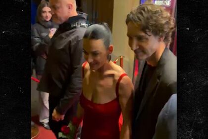 Justin Trudeau e Katy Perry lo rendono ufficiale, escono mano nella mano a Parigi