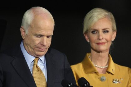 La vedova di John McCain, Cindy McCain, soffre di ictus