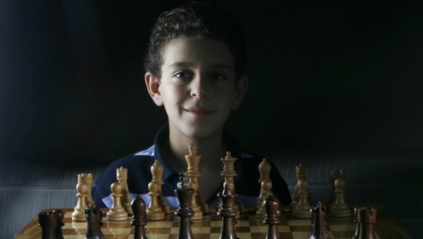 Incontra suo padre Vladimir e sua madre Lena - Vita da Hollywood