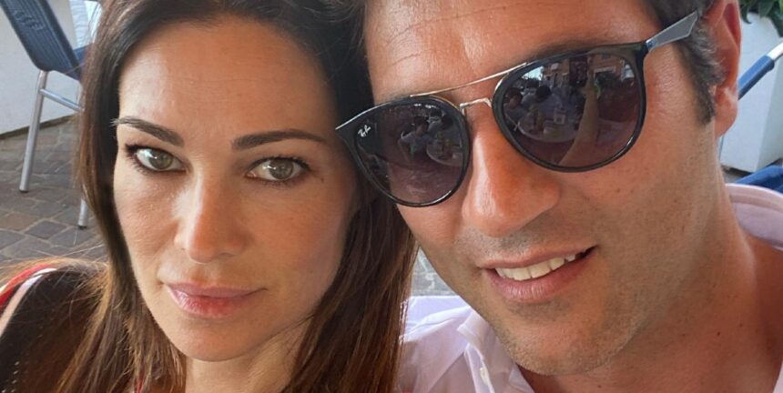 "Chi ti ama non ti usa, non ti ferisce e non ti tradisce": Manuela Arcuri si separa dal marito Giovanni Di Gianfrancesco? - Gossip.it