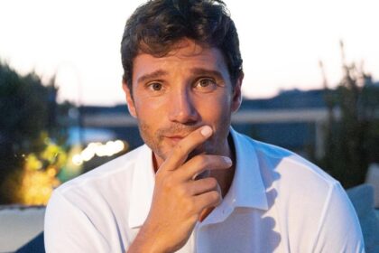 Stefano De Martino parla per la prima volta dei video rubati in cui faceva l'amore con la fidanzata Caroline Tronelli: ecco cos'ha detto - Gossip.it