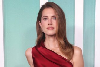 Allison Williams rivela la grave ferita che ha subito durante le riprese del suo nuovo film "Regretting You"