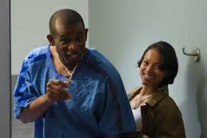 Deion Sanders confortato da Karrueche Tran in ospedale prima dell'intervento