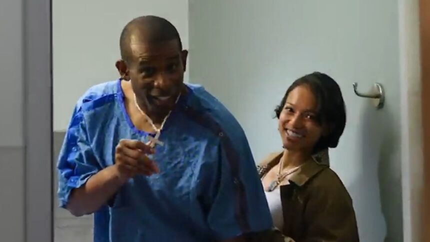 Deion Sanders confortato da Karrueche Tran in ospedale prima dell'intervento