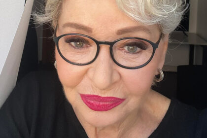 ''Io accusata di essere rimasta in vacanza invece che commemorare Pippo Baudo'': Enrica Bonaccorti, situazione paradossale dopo la scoperta del tumore - Gossip.it