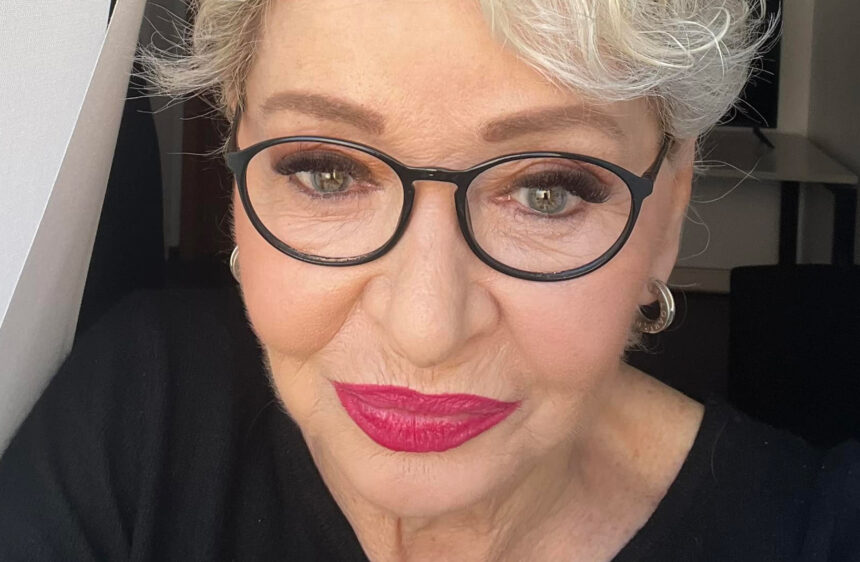 ''Io accusata di essere rimasta in vacanza invece che commemorare Pippo Baudo'': Enrica Bonaccorti, situazione paradossale dopo la scoperta del tumore - Gossip.it