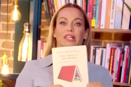 ''Dentro ci sono le mie gioie e i miei dolori'', Sonia Bruganelli annuncia l'uscita del suo libro mostrando orgogliosa la copertina: titolo e data - Gossip.it
