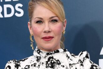 Christina Applegate si unisce a Instagram durante la battaglia contro la SM
