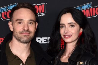 Charlie Cox e Krysten Ritter anticipano la seconda stagione di "Daredevil: Born Again" al Comic Con di New York, rivelato il ruolo di Matthew Lillard