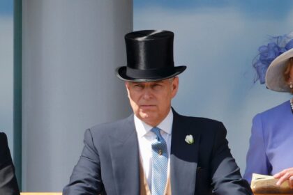 Lo stemma del principe Andrea rimosso dal castello di Windsor