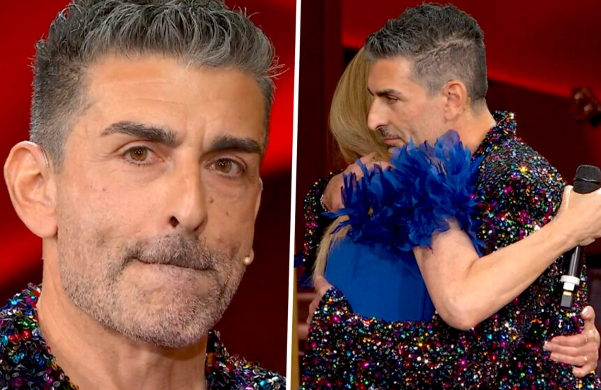 Simone Di Pasquale in pista a 'Ballando' poche ore dopo il funerale della madre, Milly Carlucci lo abbraccia commossa: ''Gli devo moltissimo'' - Gossip.it
