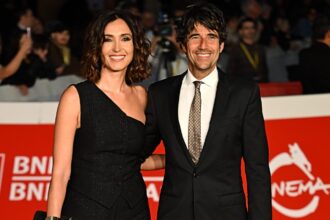 Caterina Balivo e il marito Guido Maria Brera innamorati sul red carpet della Festa del Cinema: il look - Gossip.it