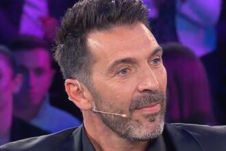 ''Mi ha anticipato'': Gigi Buffon in tv parla dell’esordio in serie A del figlio 17enne Louis Thomas - Gossip.it