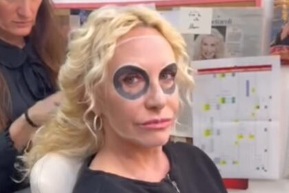 Antonella Clerici per Halloween conduce 'E' sempre mezzogiorno' travestita da donna teschio, personaggio de Los dias de los muertos - Gossip.it