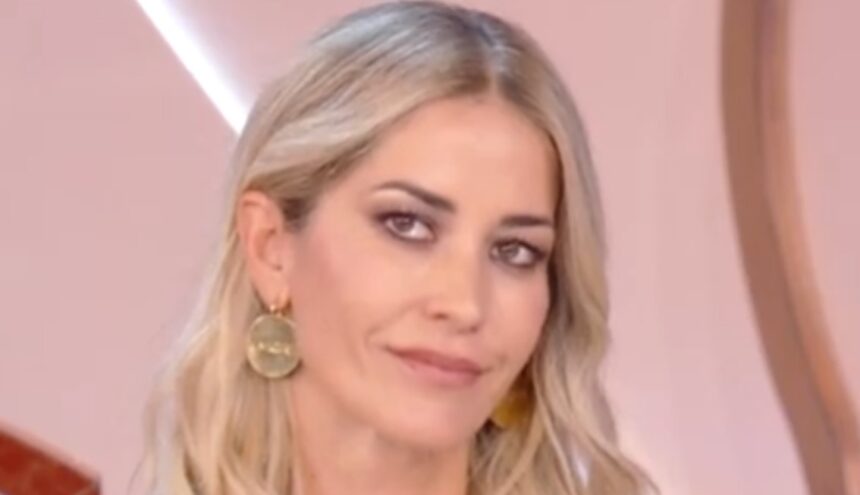 ''Tutto cibo ‘junk food’'': Elena Santarelli confessa quanti chili aveva preso con la prima gravidanza - Gossip.it