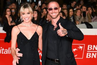 Micaela Ramazzotti e il compagno Claudio Pallitto in look total black sul red carpet della Festa del Cinema di Roma: foto - Gossip.it
