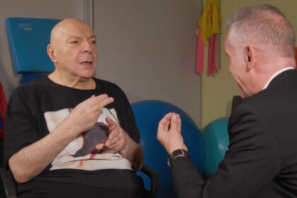 Come sta Platinette dopo il secondo terribile ictus? 'Le Iene' mostrano la riabilitazione e la dottoressa rivela quante possibilità ci sono che torni come prima - Gossip.it