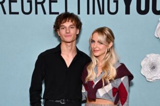 La vera coppia McKenna Grace e Mason Tamigi promuovono il loro nuovo film "Ropmiting You" in due eventi di New York!