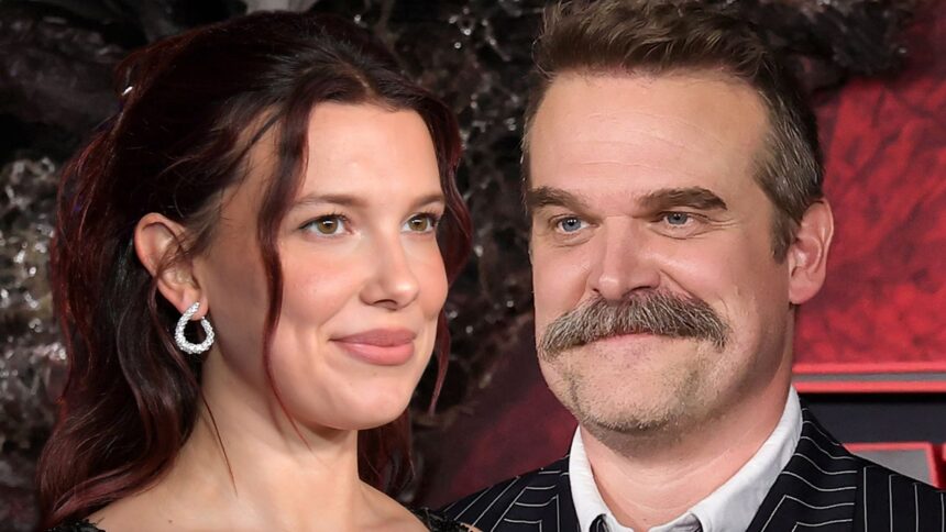 Millie Bobby Brown afferma di essersi sempre sentita al sicuro sul set con David Harbour