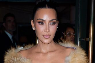 Kim Kardashian rivela il percorso per l'esame di avvocato, in video
