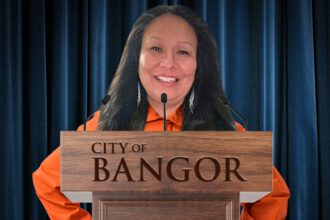 Donna condannata per omicidio colposo nel Maine eletta al consiglio comunale