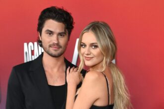Perché Chase Stokes e Kelsea Ballerini si sono lasciati? Dentro la loro divisione: la vita di Hollywood