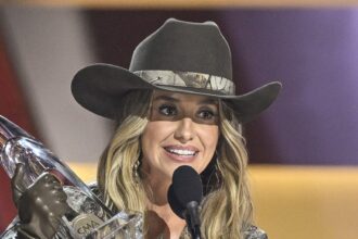 Scopri chi ha vinto il premio come intrattenitore dell'anno e altro - Hollywood Life