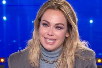 ''Vorrei ricominciare dall'inizio il mio essere madre'': Sonia Bruganelli in lacrime in tv confessa il suo rimpianto - Gossip.it
