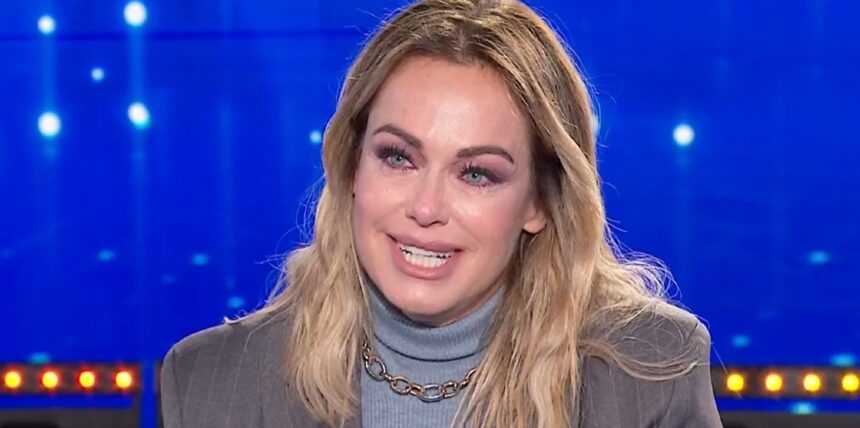 ''Vorrei ricominciare dall'inizio il mio essere madre'': Sonia Bruganelli in lacrime in tv confessa il suo rimpianto - Gossip.it