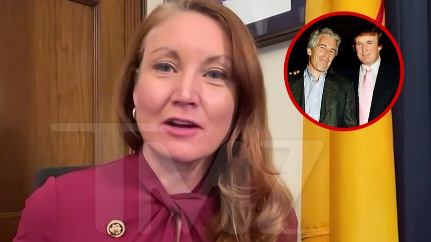 La rappresentante Melanie Stansbury accusa la Casa Bianca di aver nascosto i file Epstein