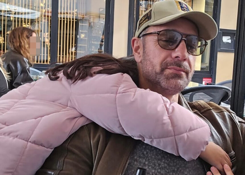 Raoul Bova dolcissimo papà con le due figlie avute da Rocìo: la tenera foto social