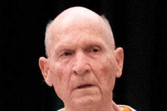 Il "Golden State Killer" afferma che la doppia personalità lo ha portato all'omicidio, scrive il pubblico ministero