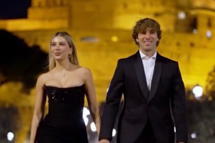 Clizia Incorvaia e Paolo Ciavarro tornano mondanissimi: in black mano nella mano al Charity Gala Dinner della Croce Rossa a Roma - Gossip.it