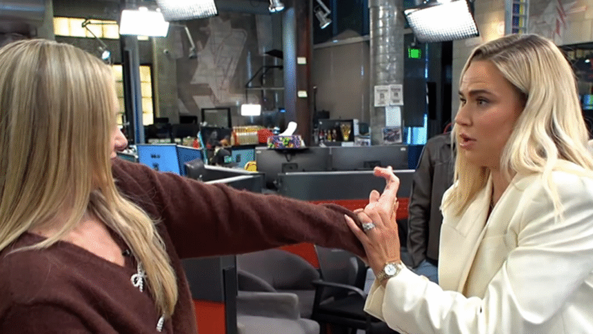 CJ Perry mostra il produttore Charlie Neff Wrestling Move su TMZ Livestream